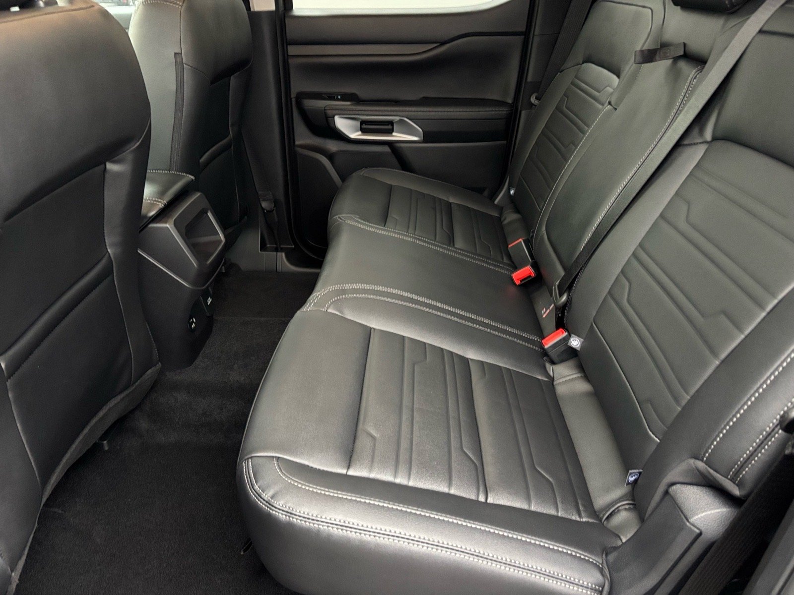 New 2025 Carbonized Gray Metallic Ford LARIAT® image 11