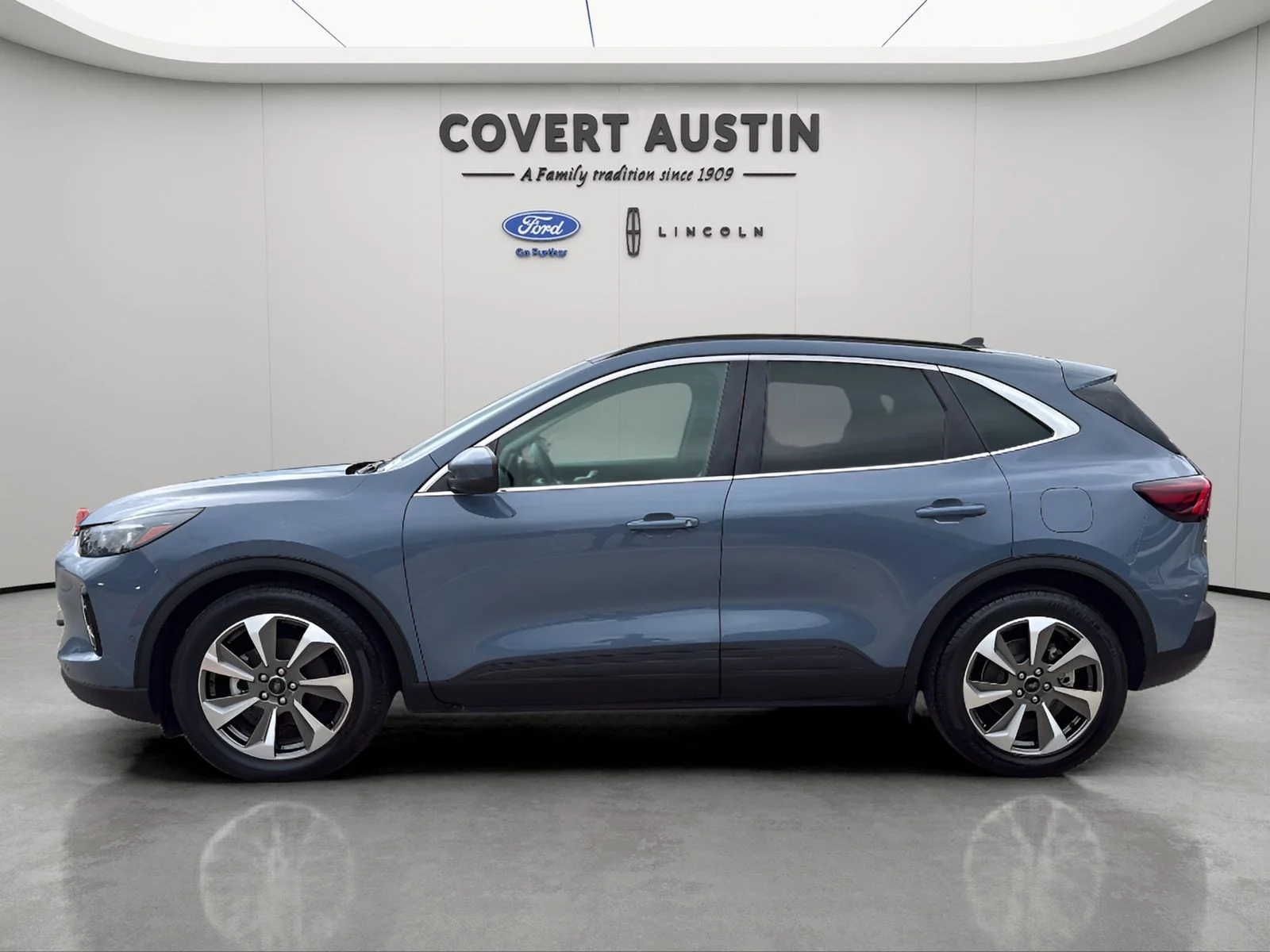 Used 2023 Blue Ford Platinum image 2