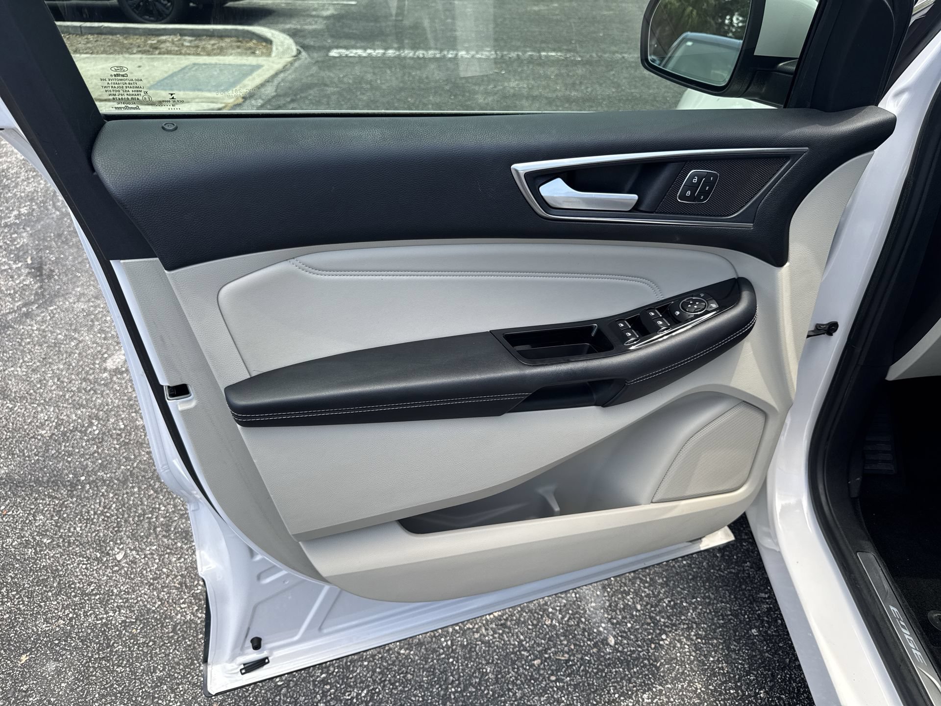 Used 2018 White Platinum Clearcoat Metallic Ford Titanium image 20