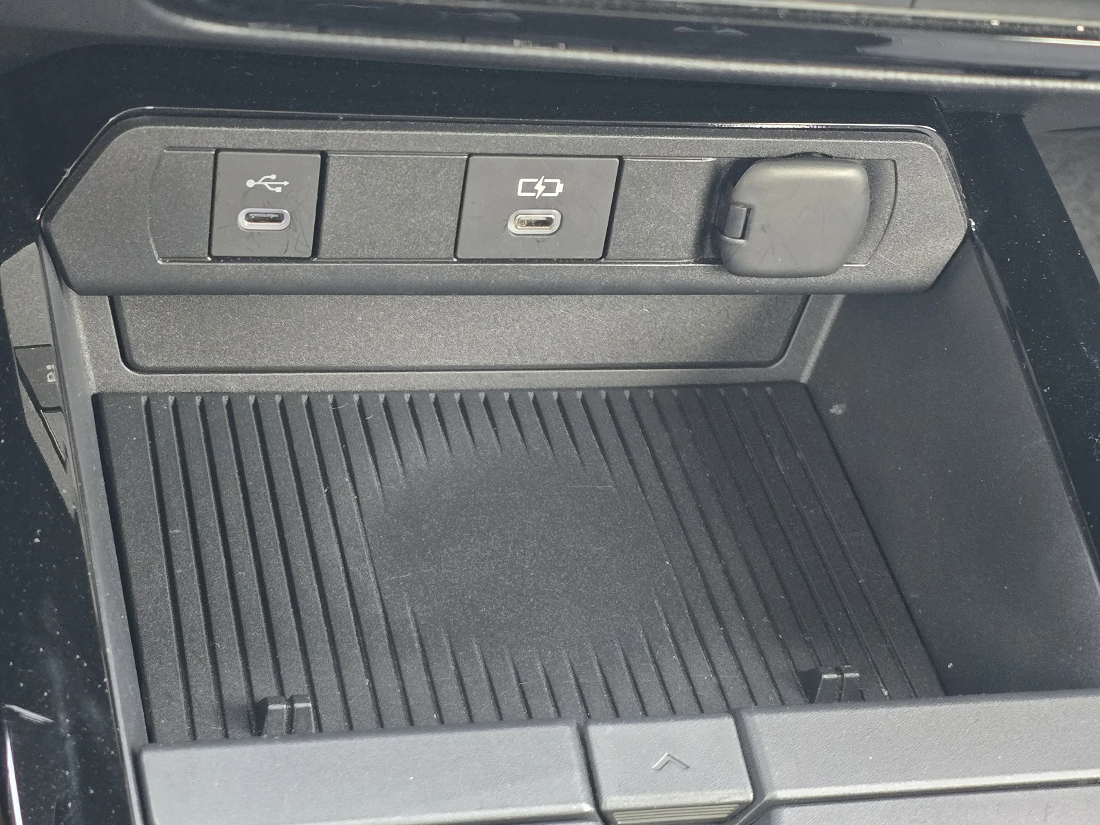 2025 Toyota Prius LE - Photo 20