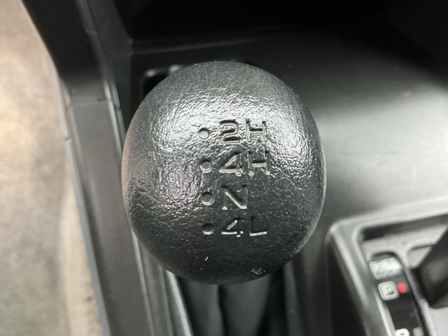 Used 2004  Nissan SC image 17