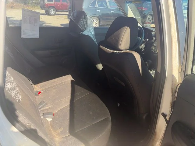 Used 2010 White Kia Plus image 15