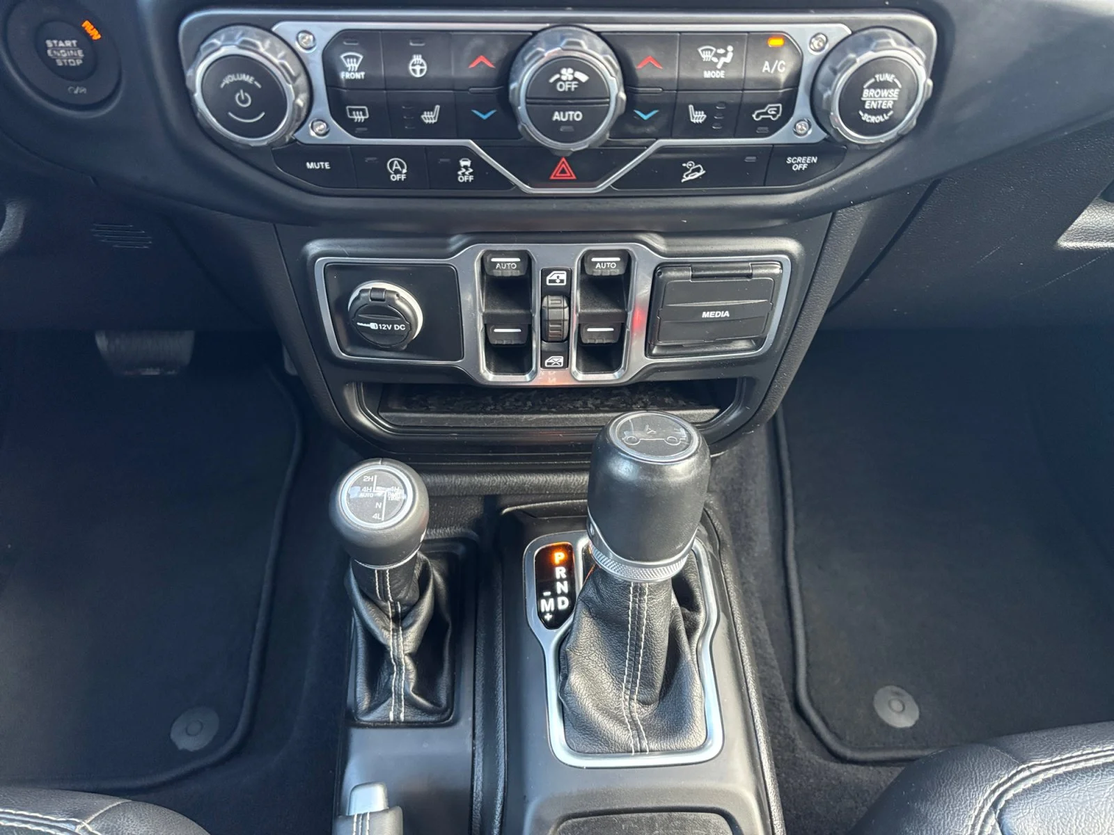 Used 2018 Black Jeep Sahara image 15