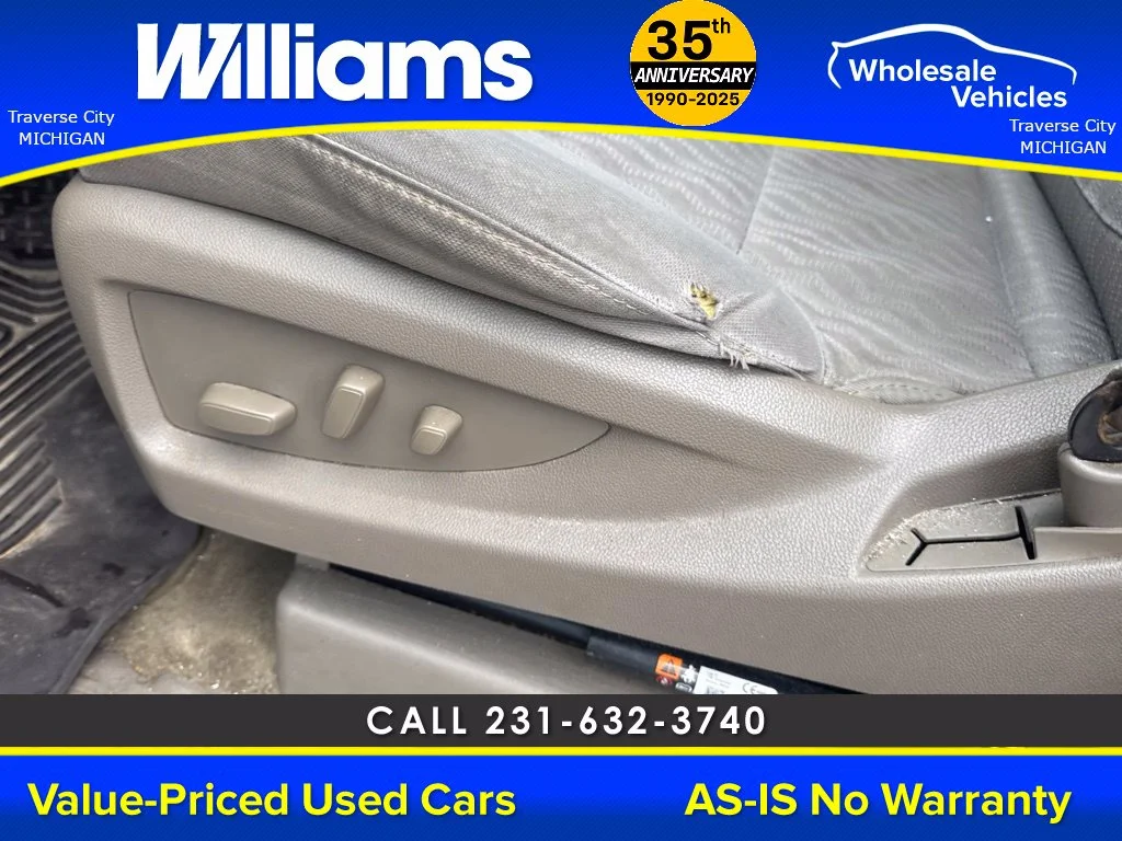 Used 2016 Summit White Chevrolet LS image 24