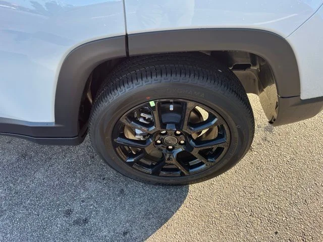 New 2026 Bright White Clearcoat Jeep Latitude image 15