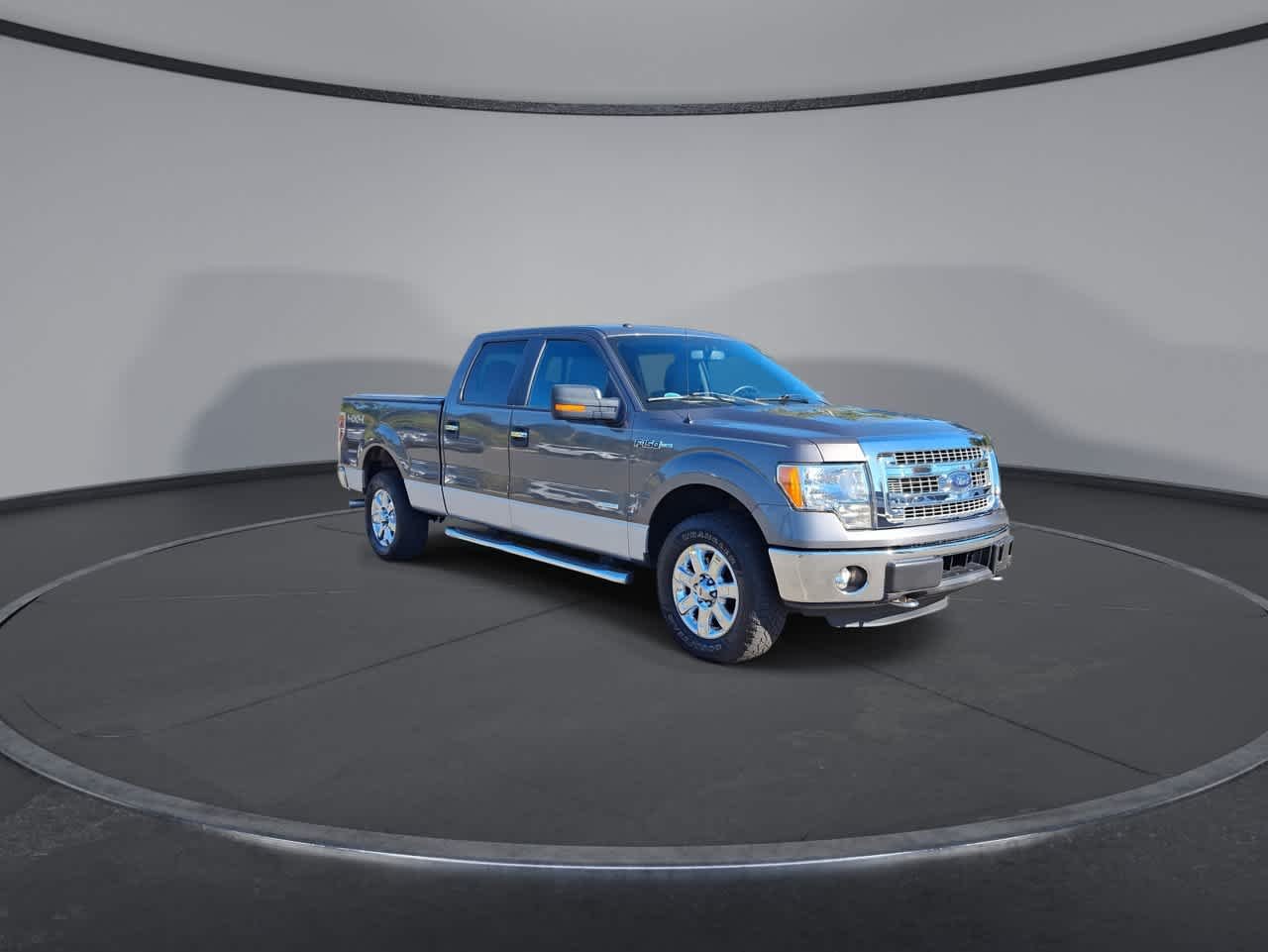 Used 2014 Sterling Gray Metallic/Ingot Silver Metallic Ford XLT image 2