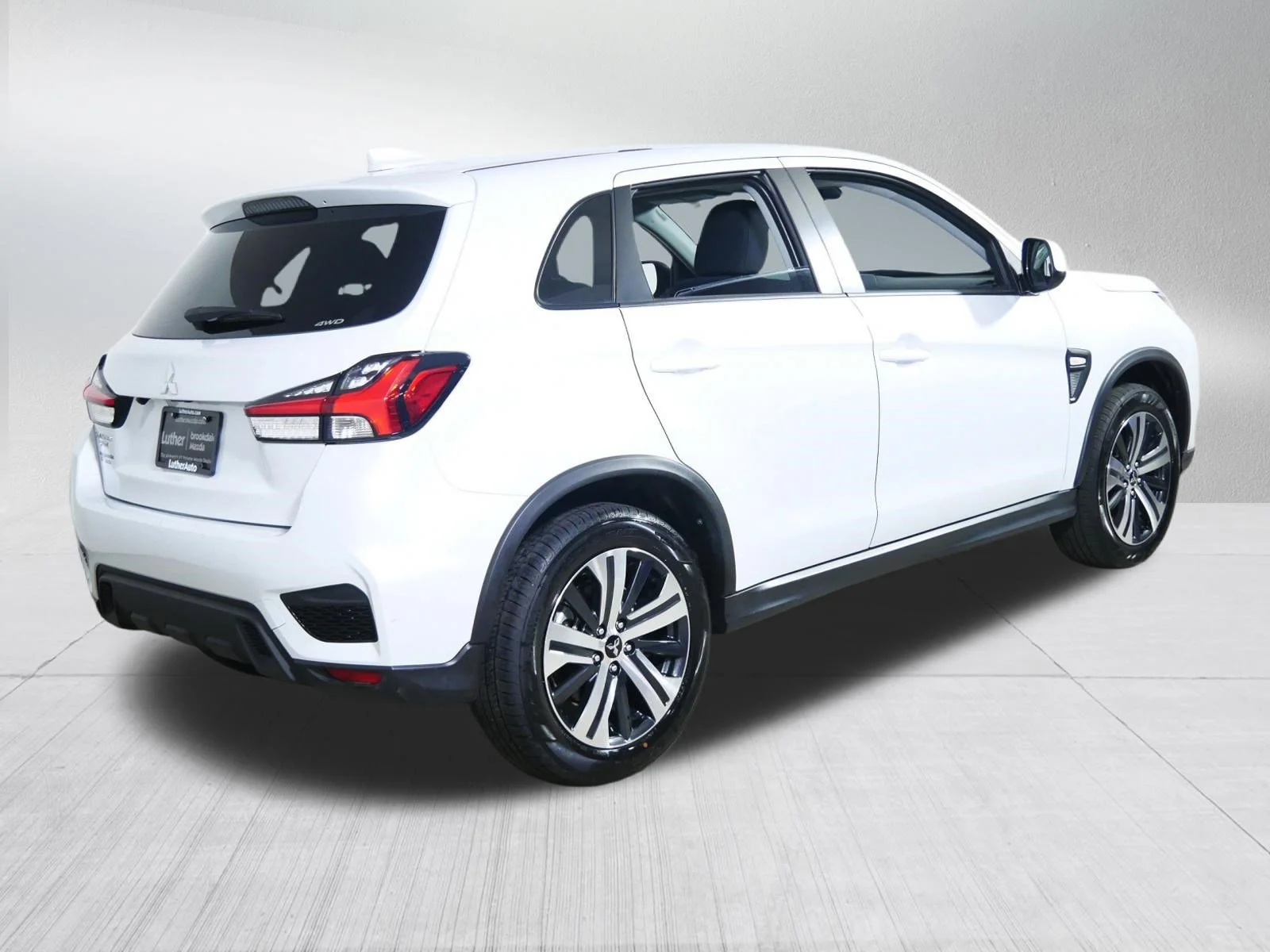 Used 2025 White Diamond Mitsubishi ES image 7