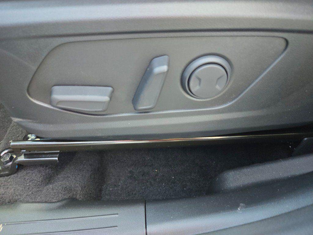 New 2026 Silver Hyundai SEL AWD image 17