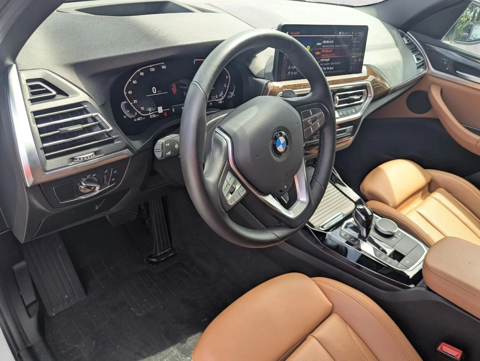 Used 2024 Mineral White Metallic BMW sDrive30i image 3