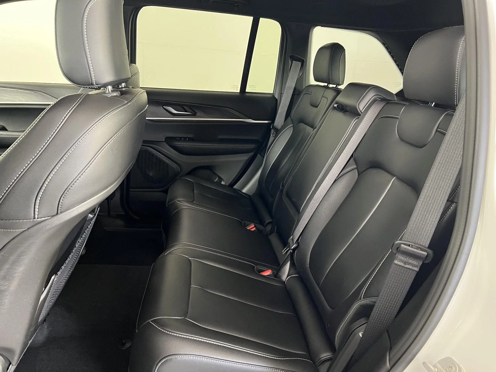 Used 2025 Wh Jeep  image 19