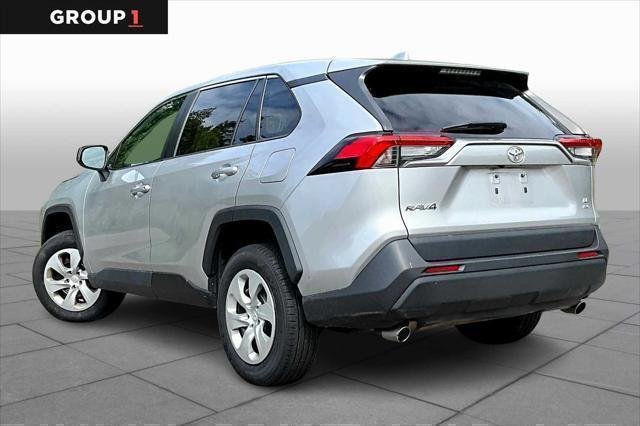 2022 Toyota RAV4 LE - Photo 12