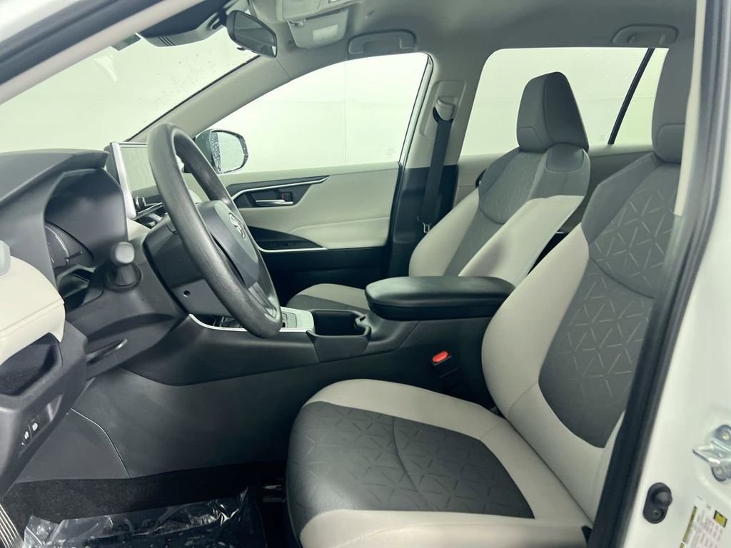 Used 2025 White Toyota XLE image 12