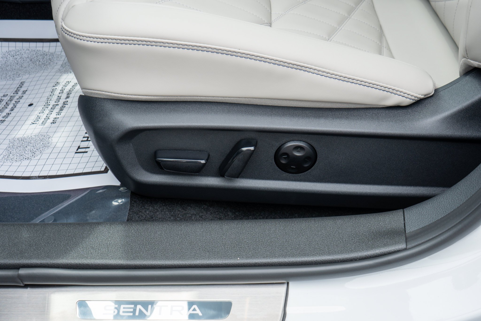 Used 2026 Aspen White Tricoat Nissan SL image 30
