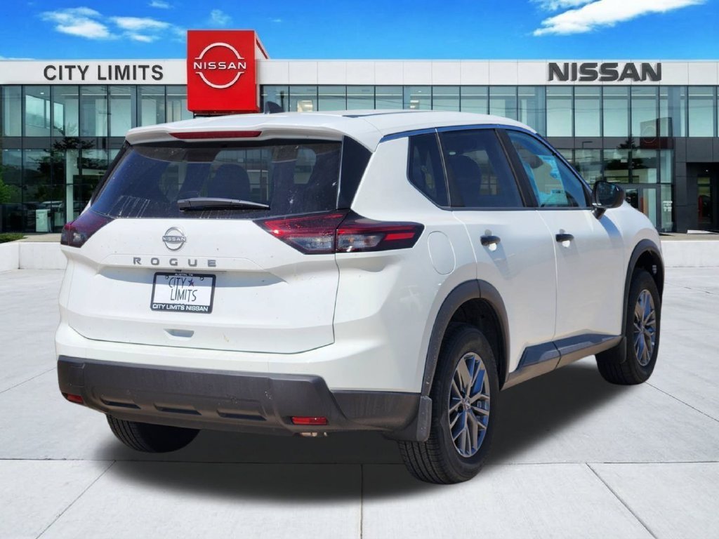 New 2027 Glacier White Nissan S image 4