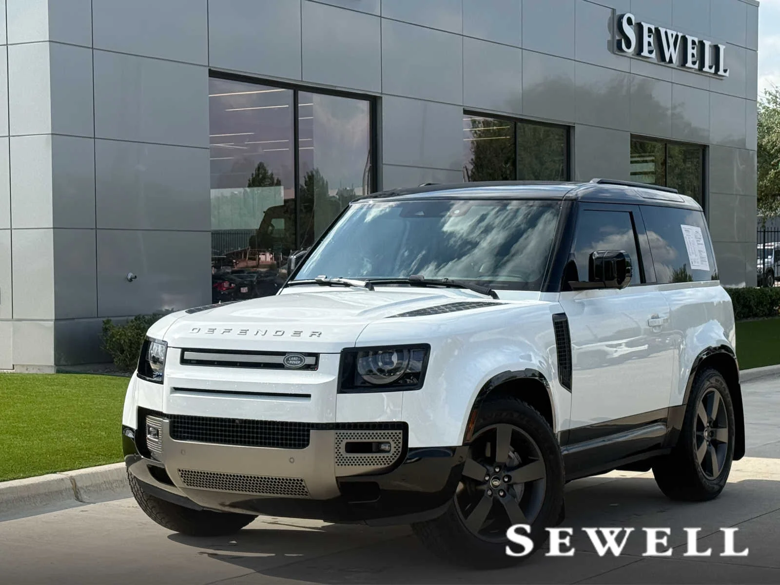 2025 Land Rover Defender 90 X-Dynamic SE P400's photo