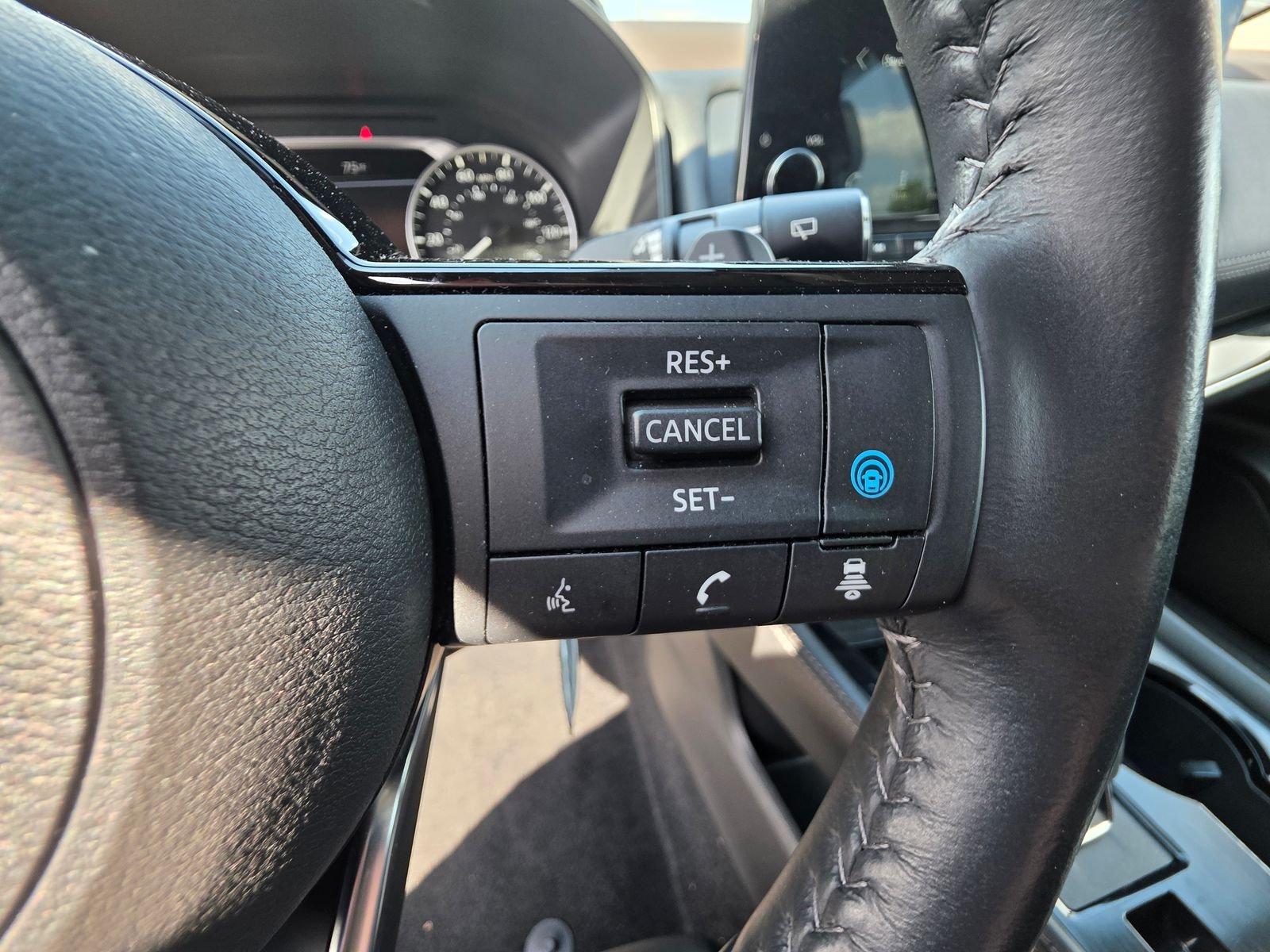 Used 2023 Gray Nissan SL image 41
