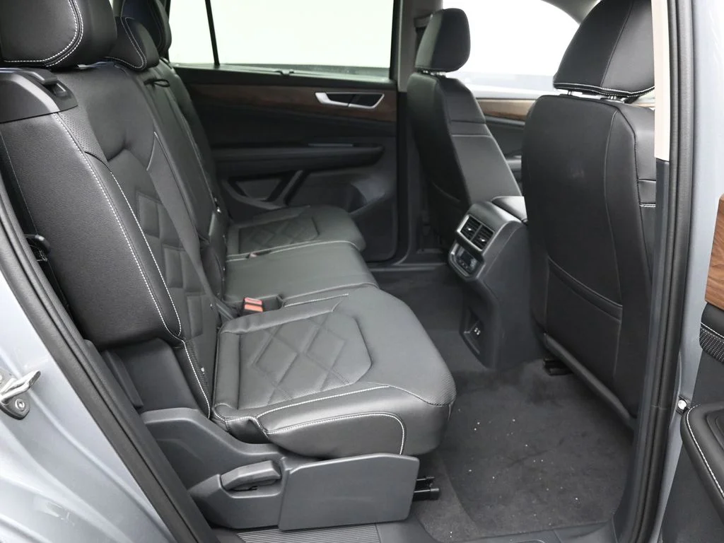 2026 Volkswagen Atlas SE w/Tech - Photo 10