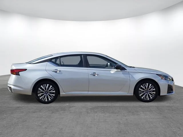 Certified Used 2025 Brilliant Silver Metallic Nissan 2.5 SV image 3