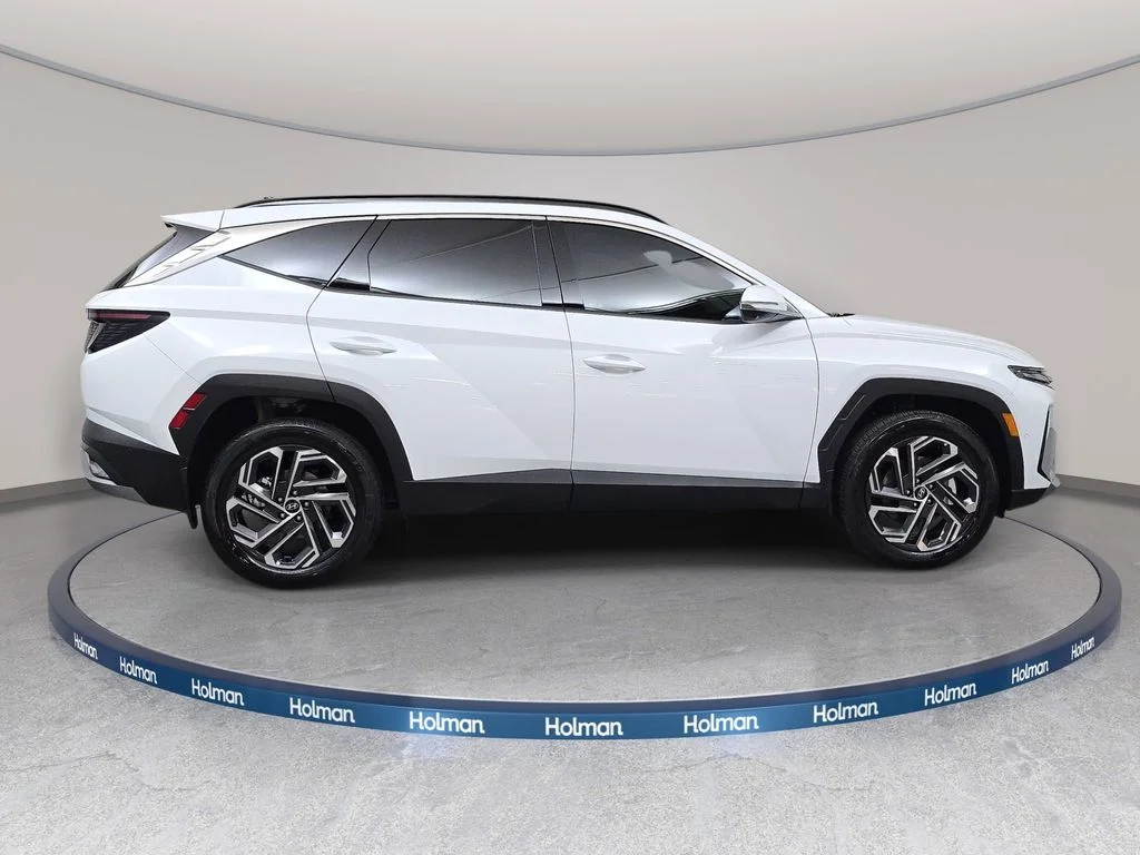 Used 2025 White Hyundai Limited image 5