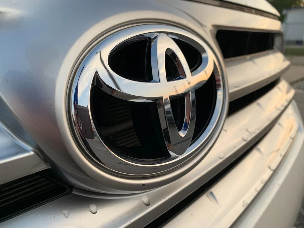 Used 2012 White Toyota Limited image 37
