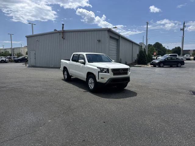 Used 2022 White Nissan SV image 3