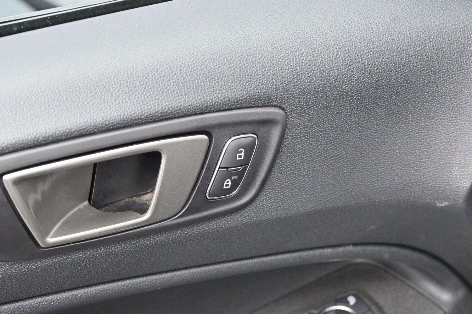 Used 2021 Smoke Ford SE image 10