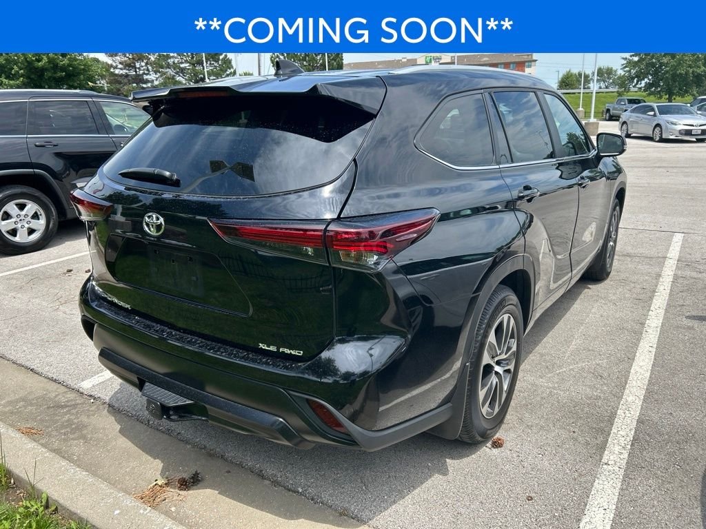 Used 2024 Black Toyota XLE image 3