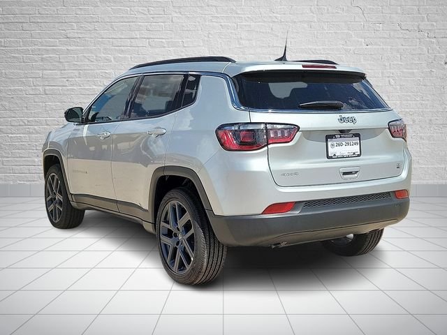 New 2026 Silver Zynith Metallic Clearcoat Jeep  image 3
