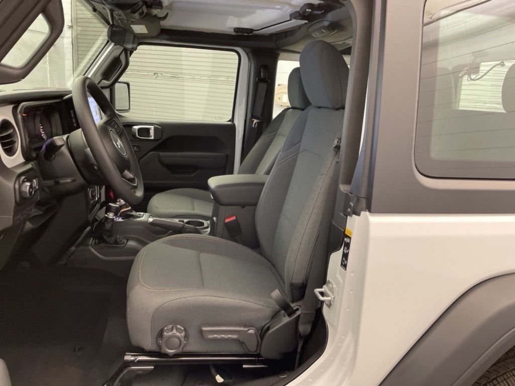 New 2026 Bright White Clear-Coat Exterior Paint Jeep Sport image 13