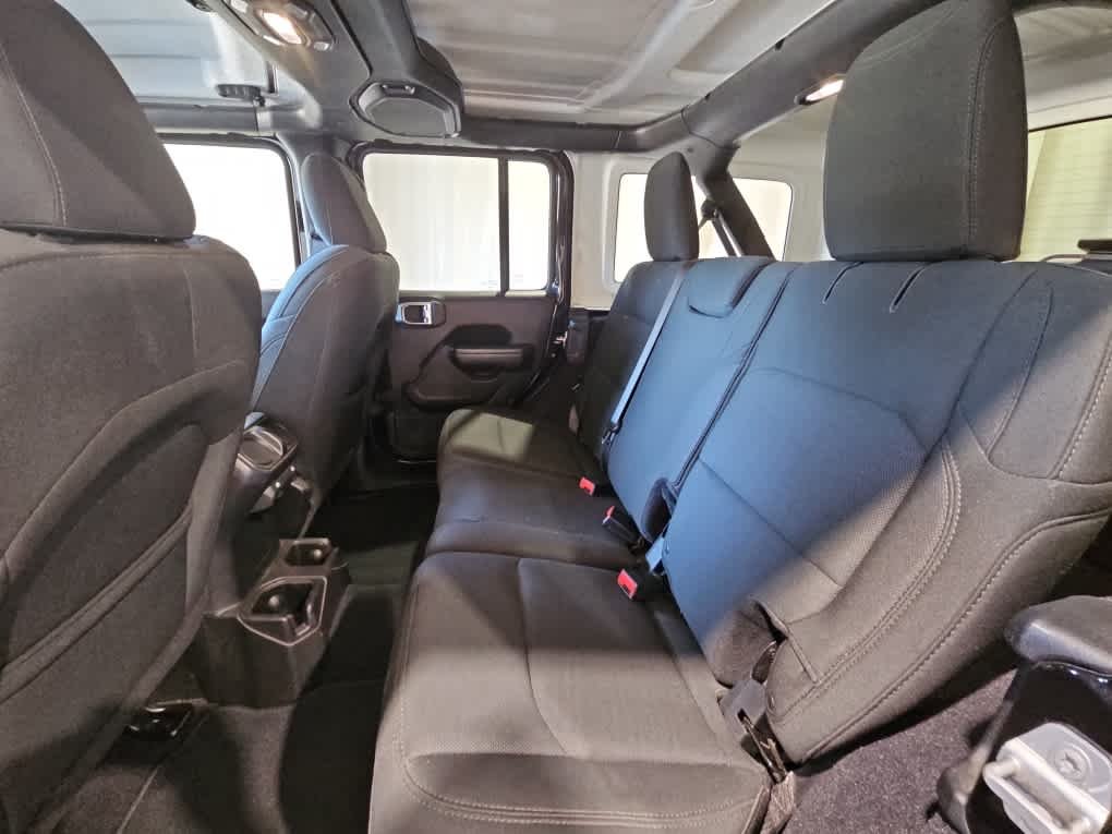 Used 2018 Black Clearcoat Jeep Sport S image 9