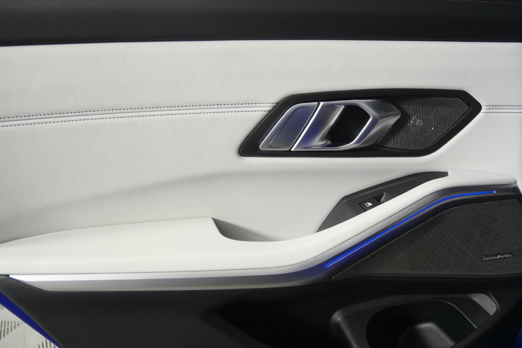 Used 2022 Blue Metallic BMW Base image 23