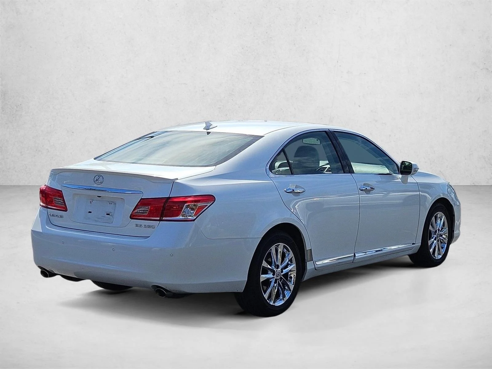 Used 2010 Starfire Pearl Lexus  image 5