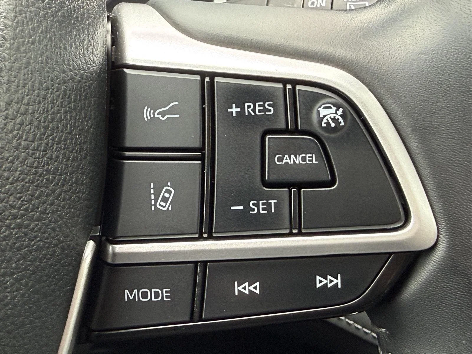 Used 2024 Moon Dust Toyota XLE image 25