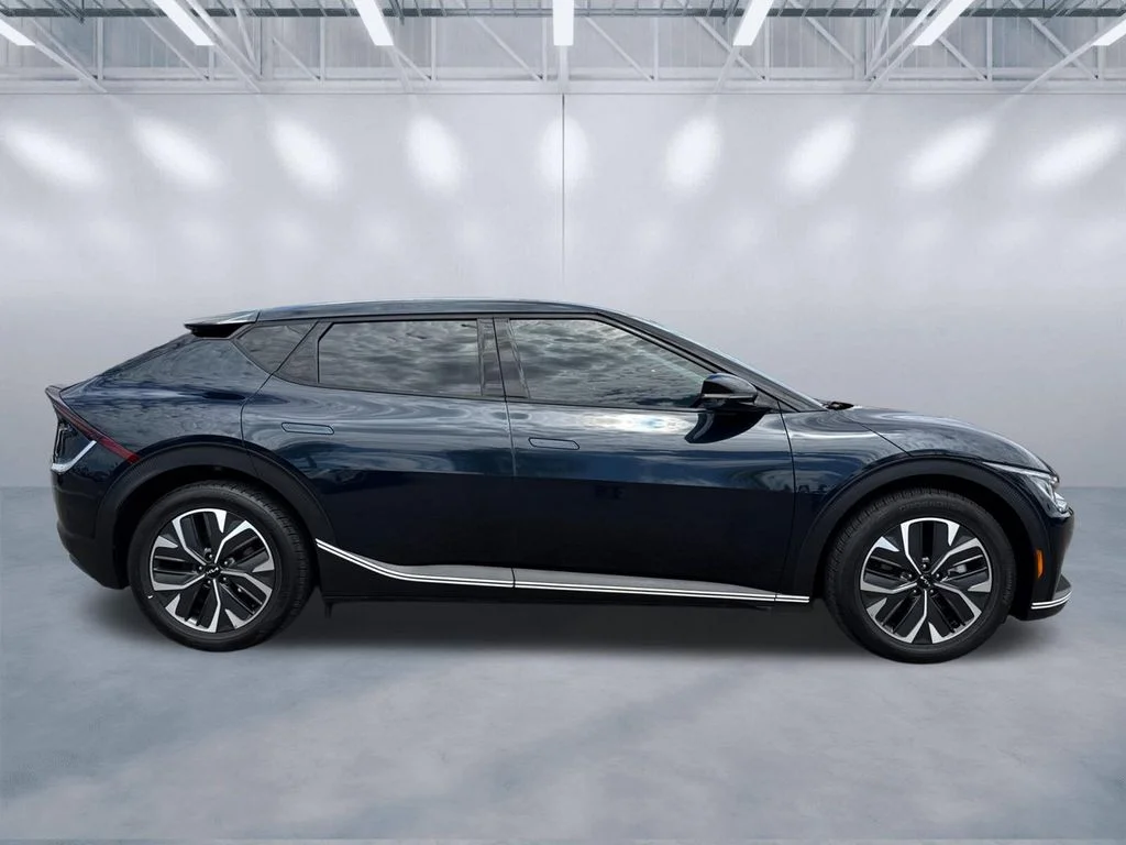 Used 2023 Blue Kia Light image 3