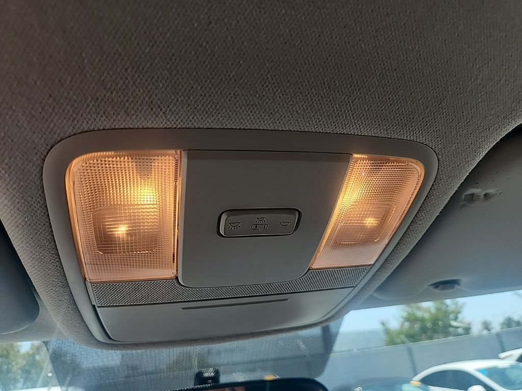Used 2020 White Kia LX image 24