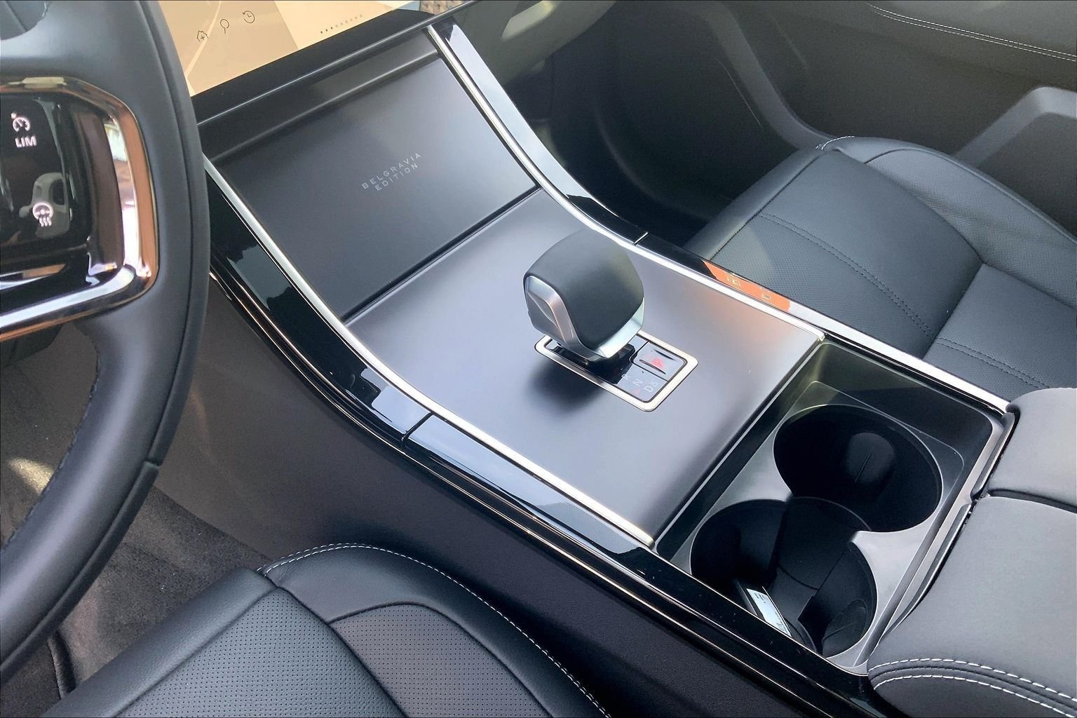 New 2026 Santorini Black LAND ROVER  image 7