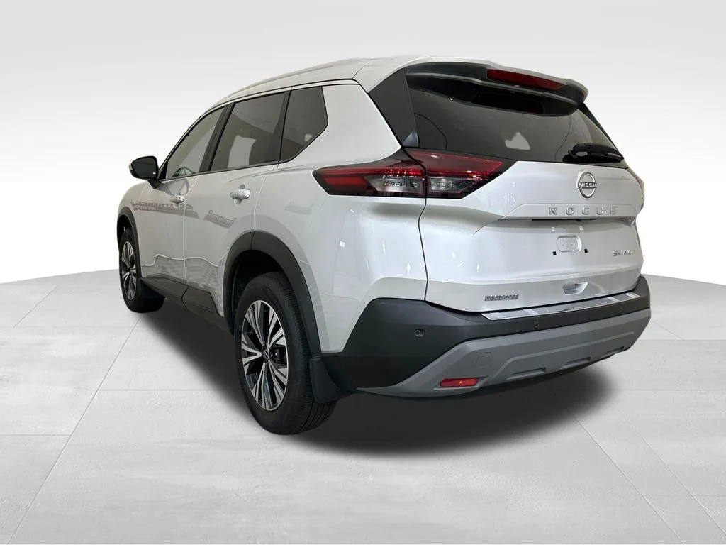 Used 2023 Silver Nissan SV image 3