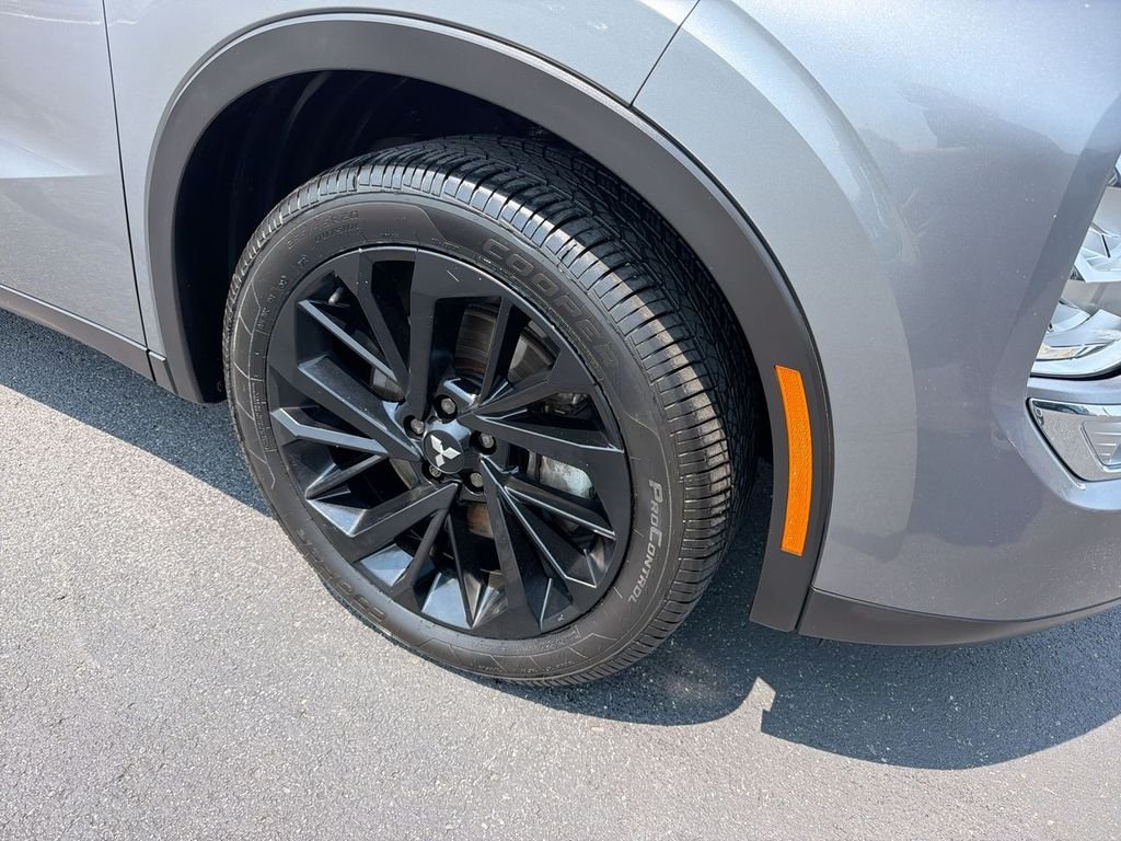 Used 2023  Mitsubishi SE Black Edition image 16