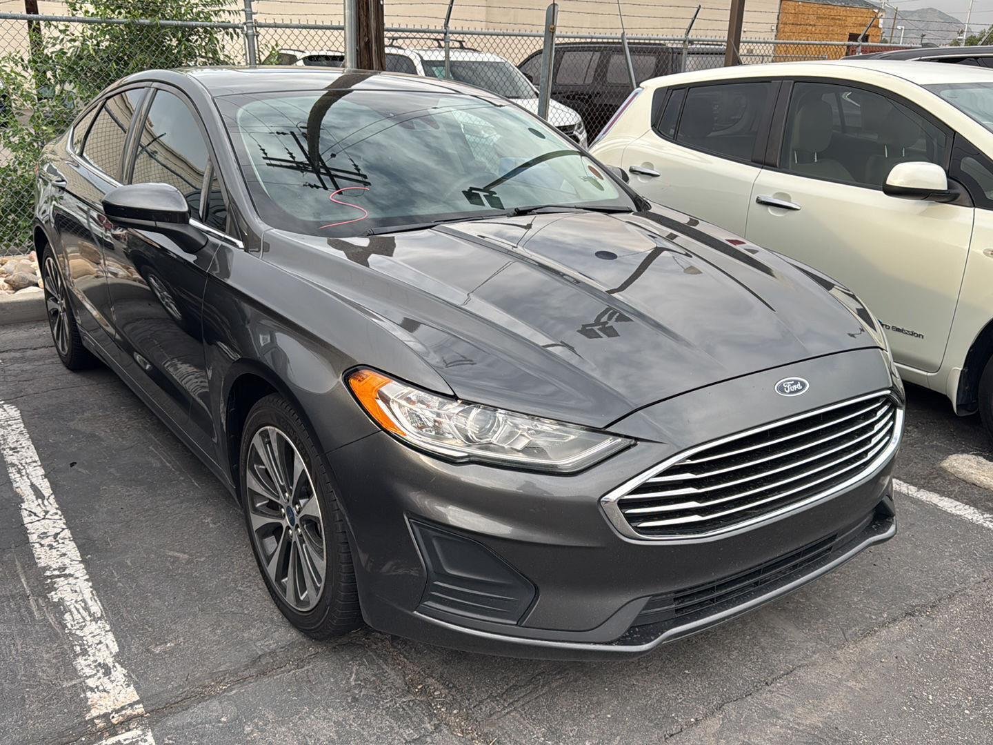Used 2020 Magnetic Ford SE image 2