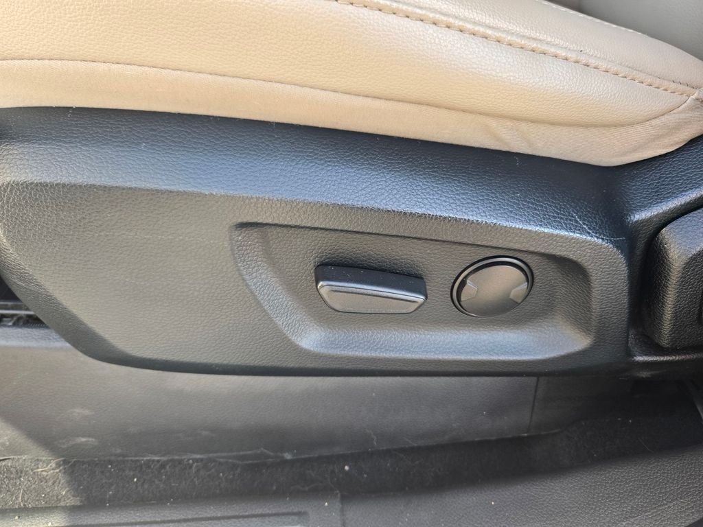 Used 2020 White Ford Lariat image 12