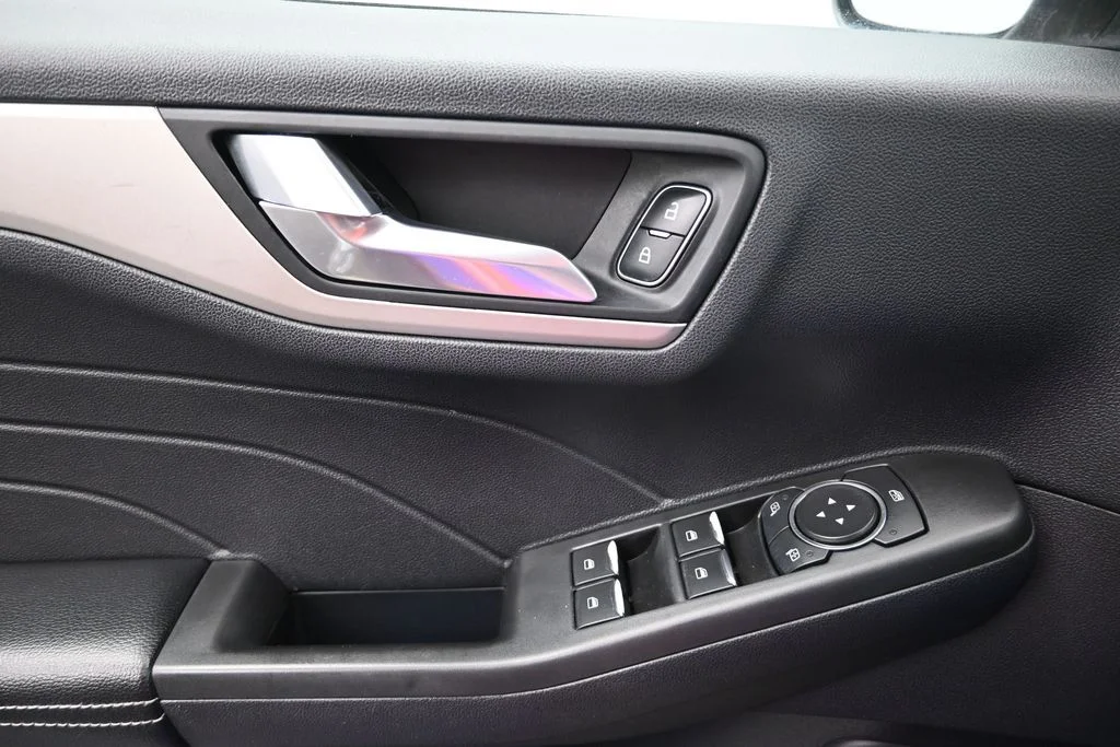 2021 Ford Escape SEL - Photo 17