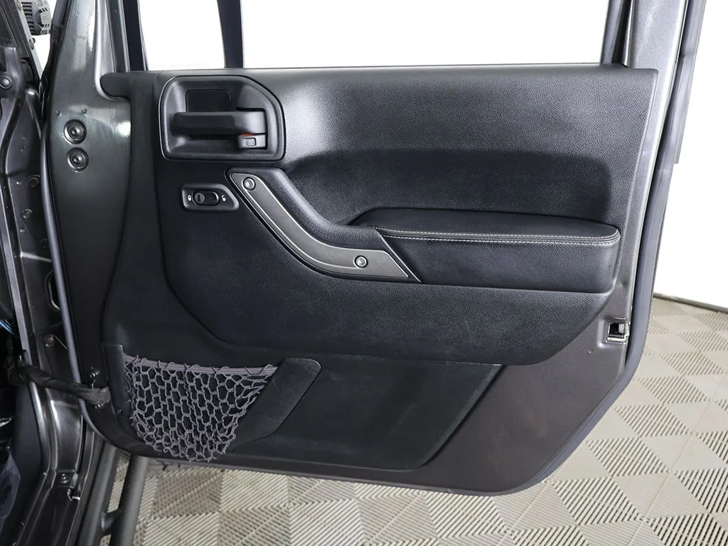 Used 2018 Granite Crystal Metallic Clearcoat Jeep Unlimited Sport image 17