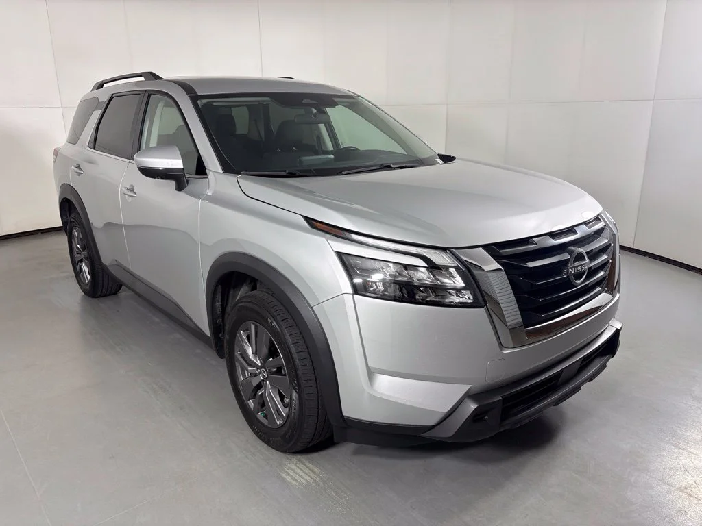 Used 2024 Silver Nissan SV image 2