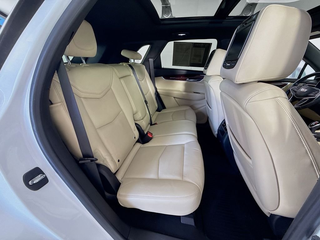 Used 2018 Crystal White Tricoat Cadillac Luxury AWD image 30
