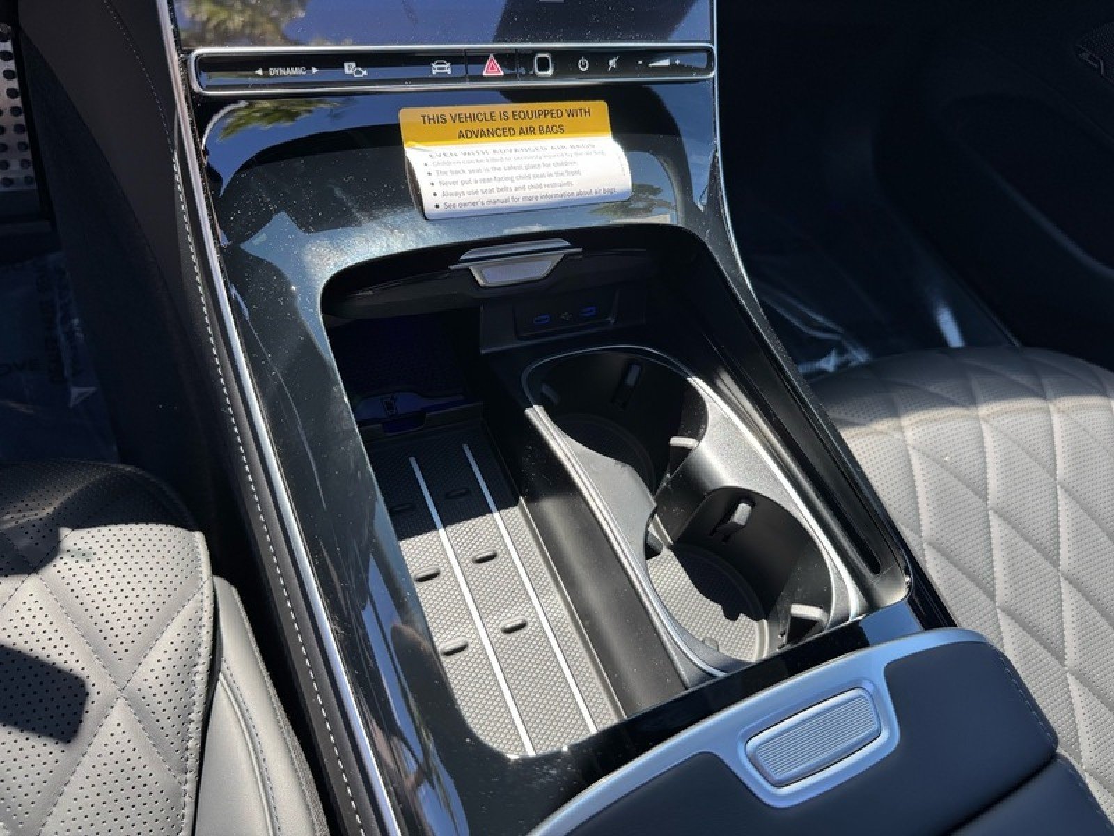 New 2026 MANUFAKTUR Moonlight White Metallic Mercedes-Benz S 580 4MATIC® Sedan image 12