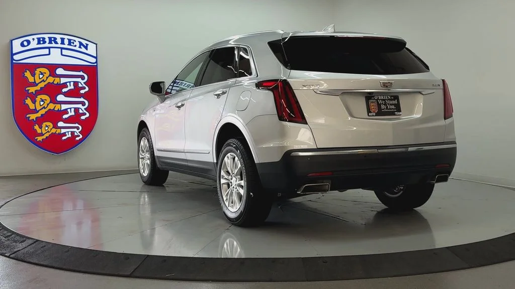 Used 2020 Radiant Silver Metallic Cadillac Luxury image 6