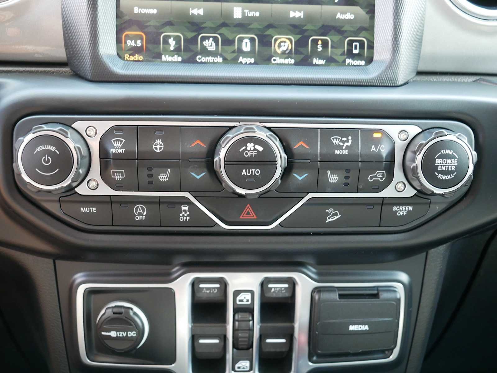 Used 2018 Bright White Jeep Sahara image 23