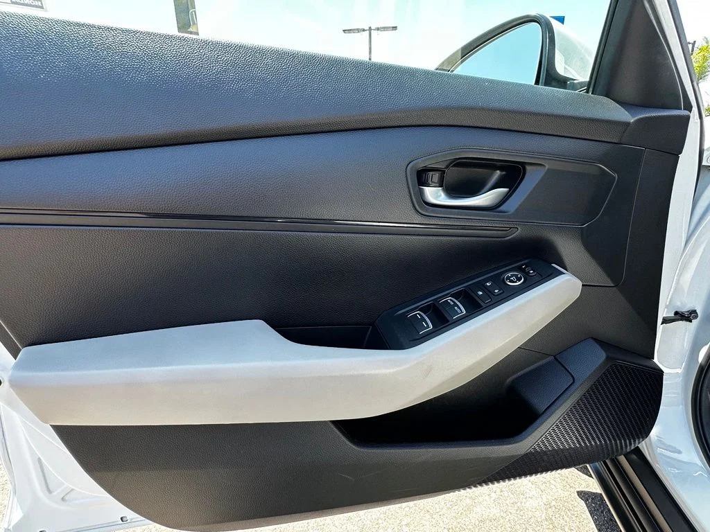 Used 2024  Honda LX image 23