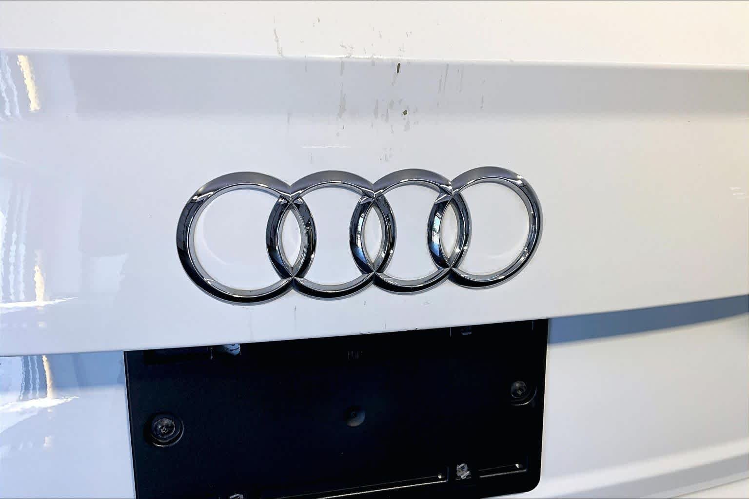 Used 2018 Carrara White Audi Premium Plus image 33