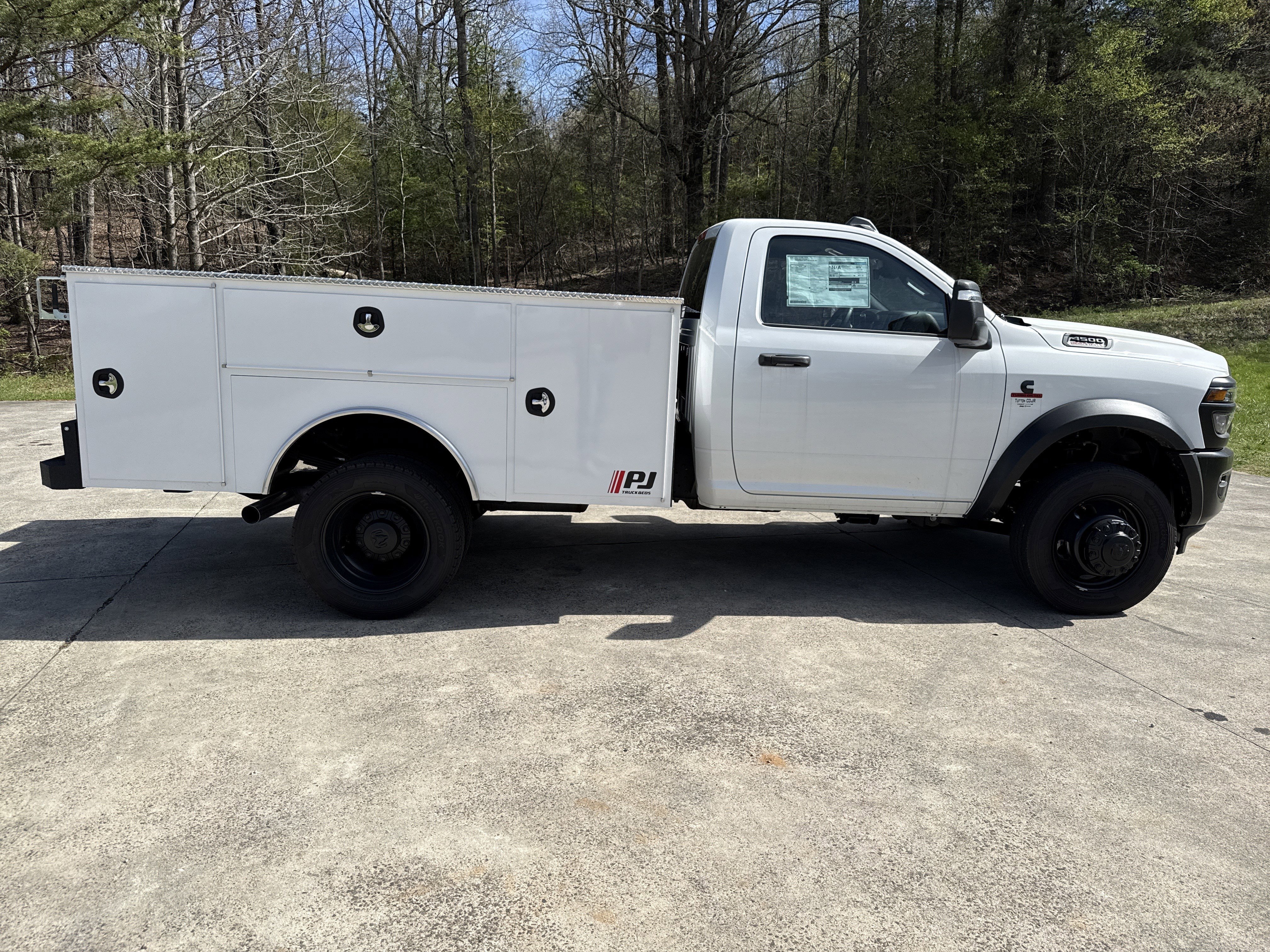 New 2026 Bright White Clear-Coat Exterior Paint RAM Tradesman image 8